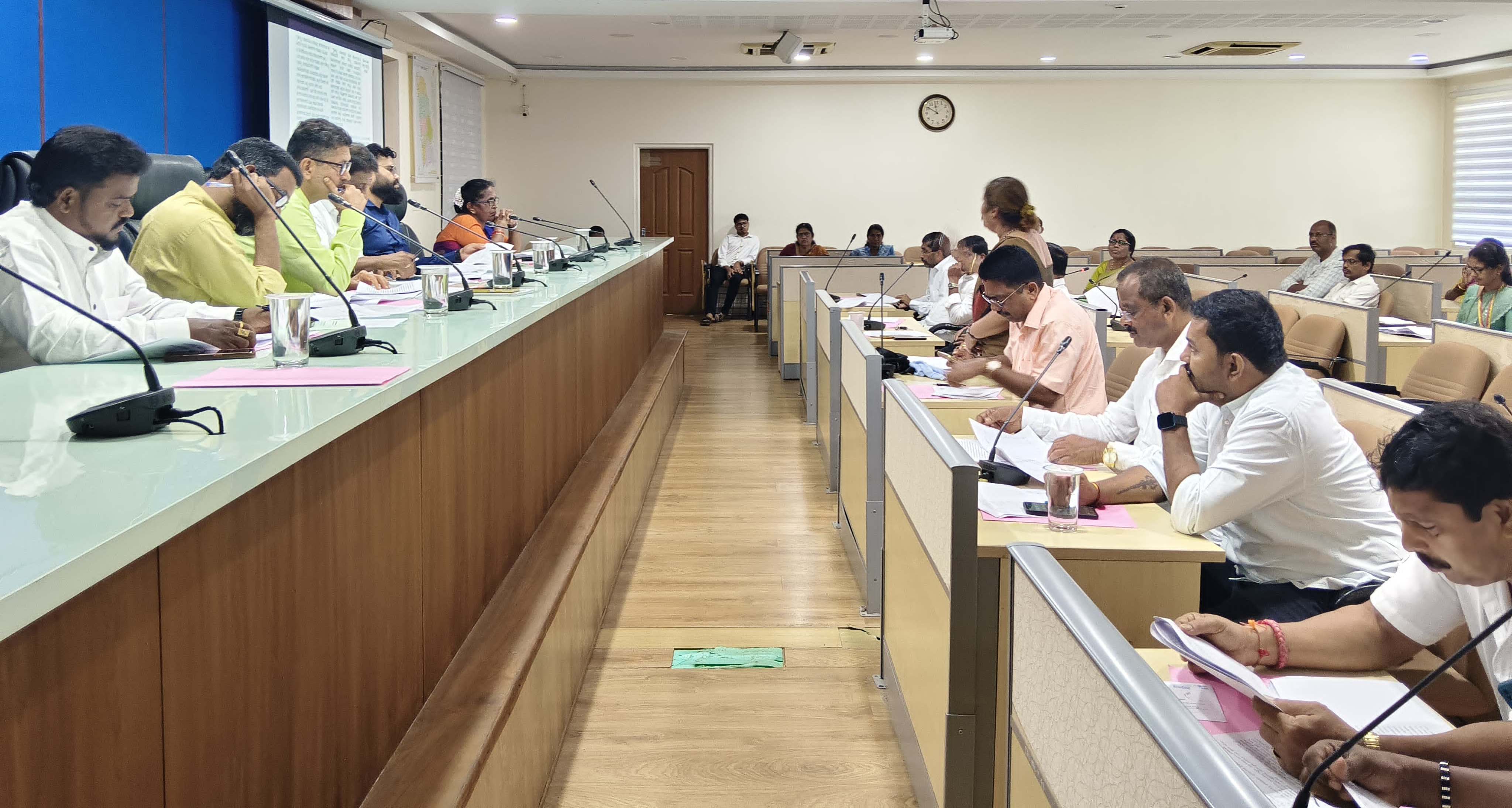 ಫೆಬ್ರವರಿ ತಿಂಗಳಲ್ಲಿ ಪಂಚ ಗ್ಯಾರಂಟಿ ಯೋಜನೆಗಳ ತಾಲೂಕು ಮಟ್ಟದ ಸಮಾವೇಶ : ಅಶೋಕ್ ಕುಮಾರ್ ಕೊಡವೂರು ಫೆಬ್ರವರಿ ತಿಂಗಳಲ್ಲಿ ಪಂಚ ಗ್ಯಾರಂಟಿ ಯೋಜನೆಗಳ ತಾಲೂಕು ಮಟ್ಟದ ಸಮಾವೇಶ : ಅಶೋಕ್ ಕುಮಾರ್ ಕೊಡವೂರು